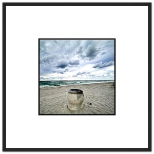 Poster con cornice in legno con carta opaca classica - Colore Moody Beach - quadrato - galleria fotografica d'arte set di 3 foto a colori costiere acqua sabbia pioggia nuvole