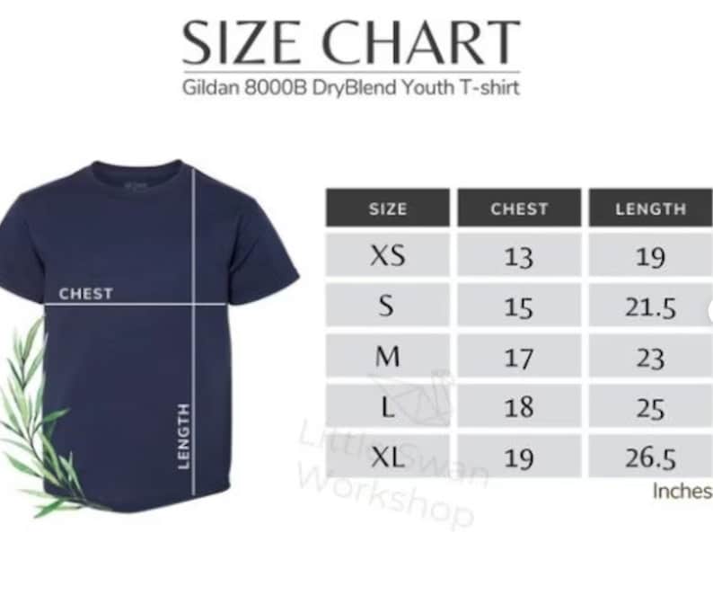Puede incluir: Camiseta juvenil azul marino Gildan 8000B DryBlend con una tabla de tallas. La tabla enumera las tallas XS a XL, con medidas de pecho de 33 a 48 cm y largos de 48 a 67 cm. El texto "SIZE CHART" est&aacute; en la parte superior.