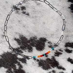 Collar de cadena con clip y cuentas