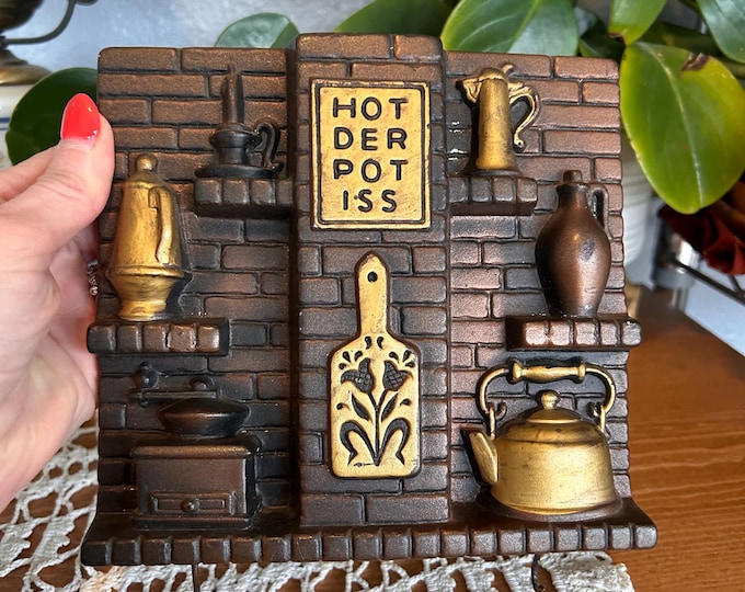 Vintage Chalkware Miller Studio, Inc. Wall Key Holder 1970, Colonial Kitchen