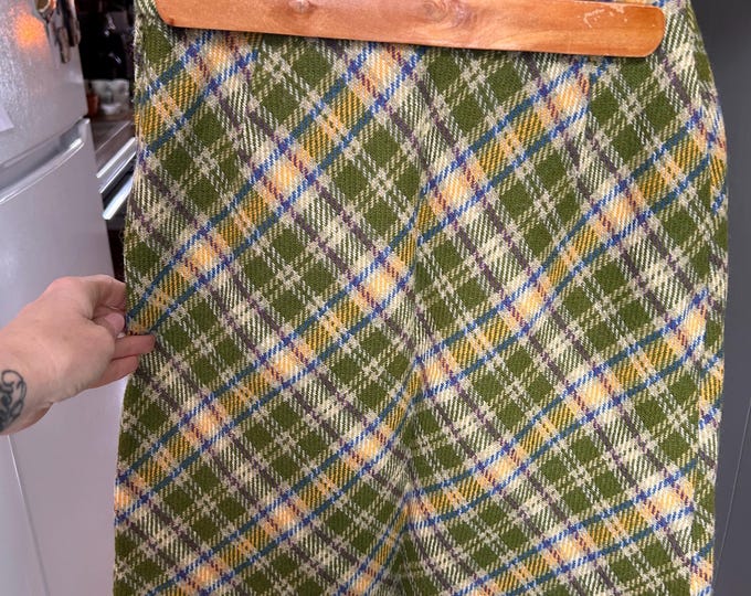 Vintage Kingsley Plaid Skirt Size 8 Runs Small. Wool And Nylon With Lining