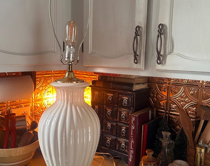 Vintage Hollywood Regency-Inspired White Ceramic And Brass Tabletop Lamp