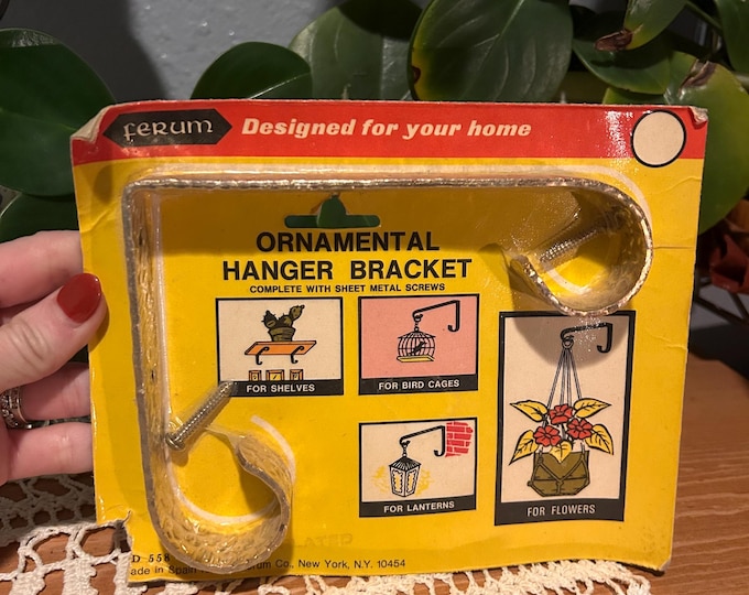 Vintage Ferum Co Ornamental Hanger Bracket. In Original Package.