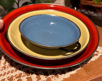 Juego de sartenes apilables de esmalte vintage MCM Emo Celje Yugoslavia Azul Amarillo Rojo