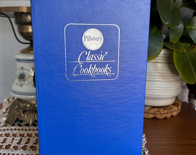 Pillsbury Classic Cookbook Lot Of 9 W/ Blue Countertop Holder 2001-2002 Books