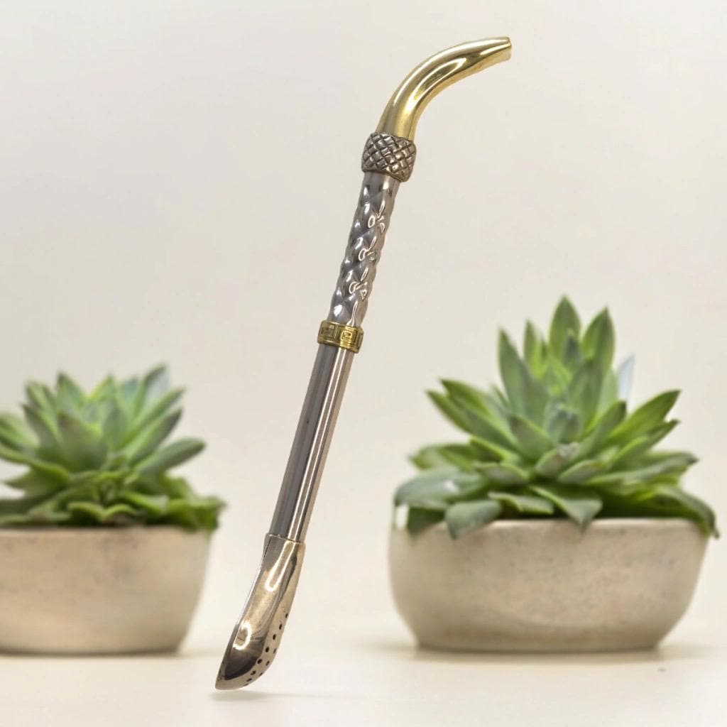 手作りのアルパカ製マテ茶ストロー：オウムのくちばし型ボンビージャ