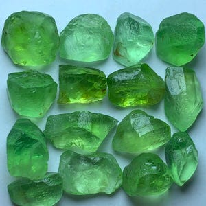 Lote de peridoto en bruto natural de 119,30 quilates, apto para tallado, procedente de la mina Supat, Pakistán. Peridoto en bruto, peridoto para tallar, peridoto para joyería.