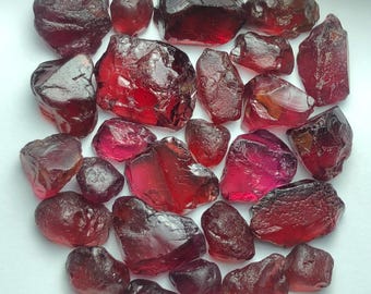 132.40 Carat Natural Facet Grade Rhodolite Garnet Rough Lot from Africa. Rhodolite Garnet, Rough Garnet, Garnet for Jewelry and Faceting.