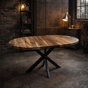 Può includere: Un cartello in legno rustico con la scritta "Welcome to our home" in stile scritto a mano. Il cartello presenta una finitura invecchiata e un design semplice e invitante, ideale per un portico o un ingresso.