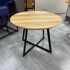Mesa de jantar extensível em freixo maciço: acomoda de 4 a 8 pessoas, mesa transformável.