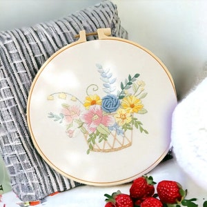 Diseño de bordado de flores, bordado a mano, kit de inicio de bordado, punto de cruz, diseño de primavera, patrón floral, arte del aro de bordado