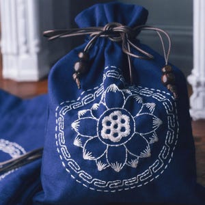 Embroidered bag,Embroidery Design ,Kit Hand Embroidery, Floral embroidered bag Embroidery tote bag, Canvas bag embroidey kit