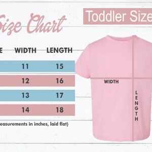 Op de afbeelding: Een maattabel voor kleuter shirts met metingen in inches voor breedte en lengte. De tabel toont maten 2T, 3T, 4T en 5T.