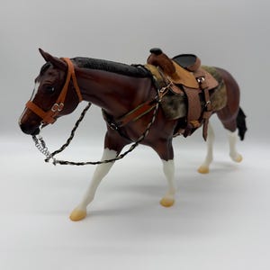 Western saddle, all included, plus horse. Traditional 1:9