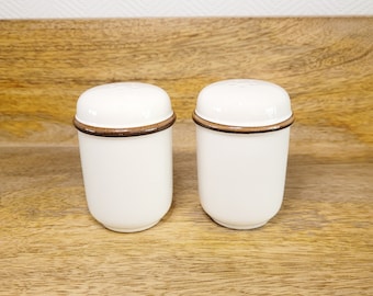 Duo salière poivrière en céramique blanche