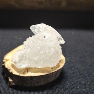 Apophyllite on agate and quartz, crystals, 4 cm, India