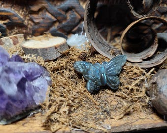Labradorite, carved butterfly, 3.5 cm, Madagascar.
