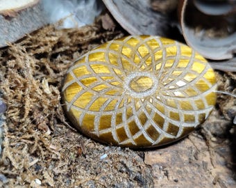 Tiger's eye, carved cabochon, 4 cm, stone for jewelry making or pocket stone (pendant possible).