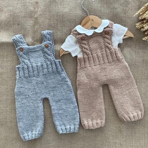 Rotkehlchen Latzhose | Outfit für Babys und Kleinkinder | Neugeborenes bis 24 Monate | Auf Bestellung | Merino oder Acrylgarn | Verschiedene Farben