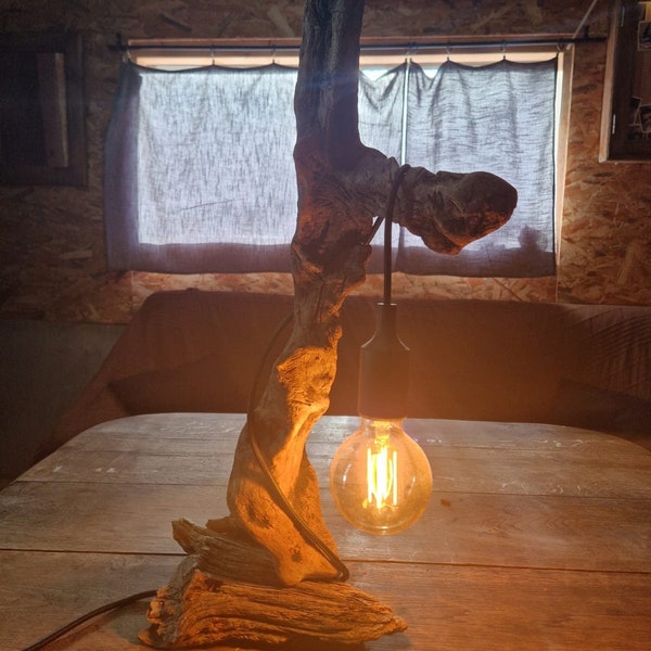 Lampe artisanale en bois flotté