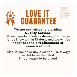 K&ouml;nnte beinhalten: Wei&szlig;er Hintergrund mit dem Text &bdquo;LOVE IT GUARANTEE&ldquo;. Der Text verspricht Qualit&auml;tsservice und gibt an, dass besch&auml;digte Produkte innerhalb von 15 Tagen ersetzt oder erstattet werden. Ein Logo mit Stern und Schleife befindet sich in der oberen linken Ecke.