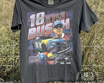 Camiseta vintage Kyle Busch 18 Comfort Colors, camiseta gráfica Nascar, camiseta retrô de corrida, camiseta M&Ms Motorsport, camiseta streetwear oversized