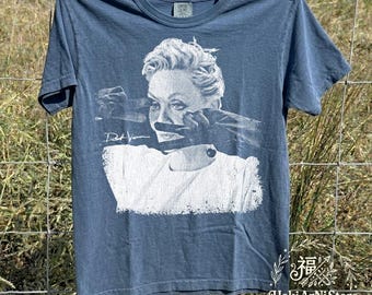 Camiseta vintage da Deborah Vance, camiseta com estampa da série Hacks TV, camiseta retrô estilo anos 90 da Jean Smart, produtos de comediantes, camiseta Pepper da Comfort Colors