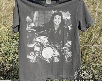 Camiseta vintage com estampa de motocicleta do Michael Jackson, camiseta retrô com estampa do Rei do Pop, camiseta Comfort Colors Pepper, presente perfeito para fãs da cultura pop dos anos 90.