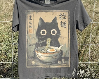 Camiseta retrô japonesa com gato preto comendo ramen, presente vintage para amantes de gatos, camiseta kawaii de anime com macarrão, camiseta unissex com estampa estética, gato comendo ramen.
