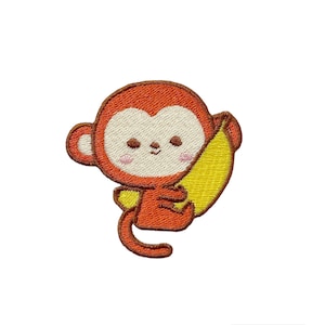 Puede incluir: Parche bordado para planchar de un mono de dibujos animados sosteniendo un plátano. El mono es naranja y el plátano es amarillo.