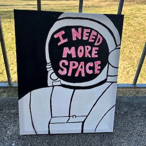 Astronauta acrílico “Necesita espacio” de moda