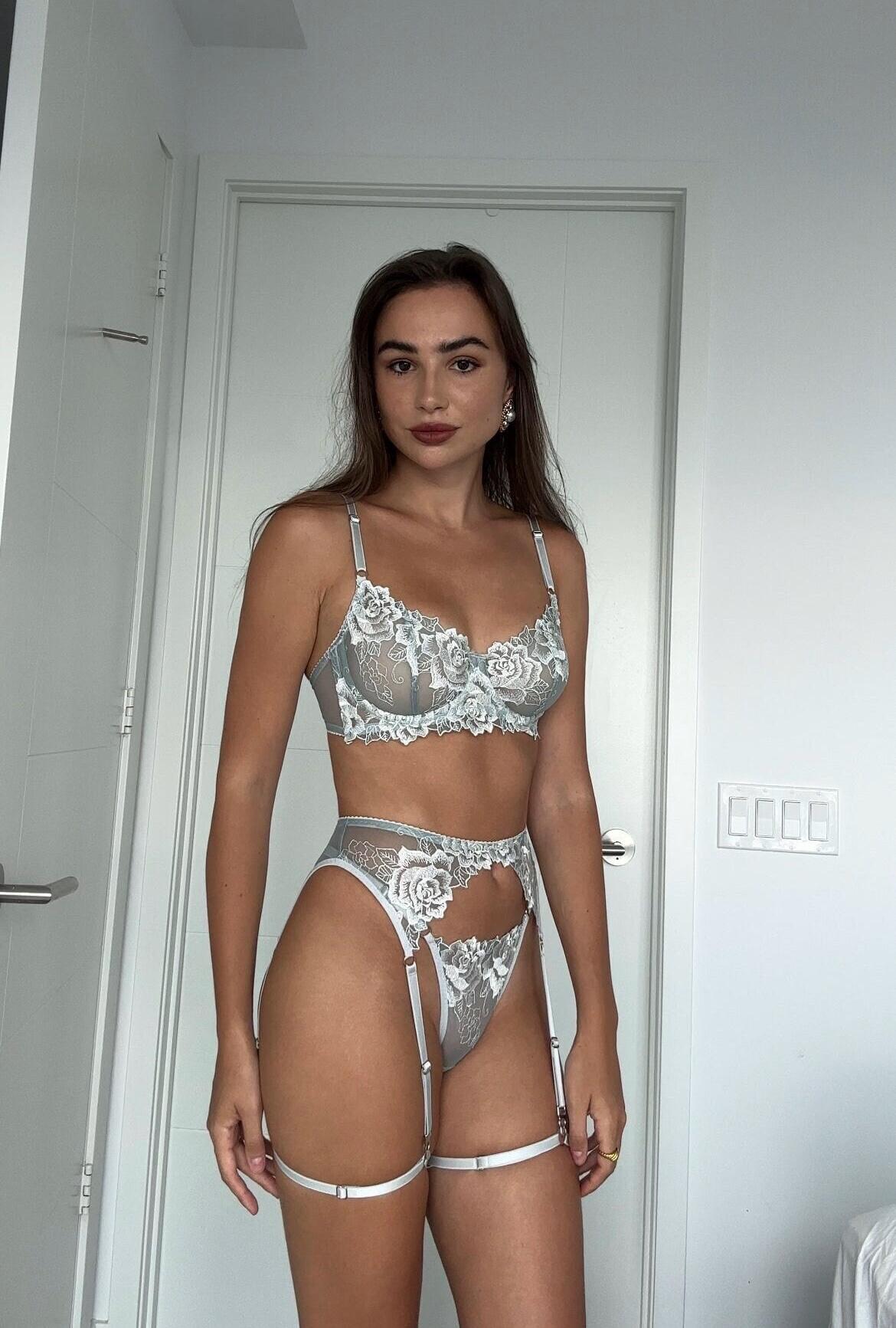 Elegant Lace Lingerie Set With Beautiful Bra Thong Panties and Garter Belt  - Gift for Girlfriend Friend Bestie Wife Her Sister Mom