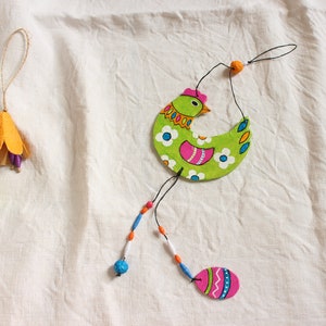 Adorno de pared de pollo de Pascua – Decoración ecológica hecha con papel y cartón reciclados – Hecho a mano – Primavera, Pascua, Hogar