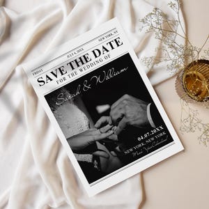 Modelo de Canva estilo jornal para salvar a data, convite de casamento vintage, anúncio de noivado minimalista, convite com foto para impressão