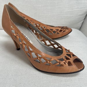 Vintage 80s Bandolino leather peep toe braided pumps