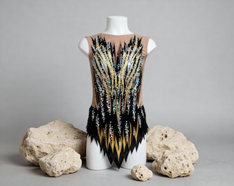 Ritmische gymnastiekwedstrijdpakje – zwart + goud en kristallen – Gepersonaliseerd meisje/junior/senior