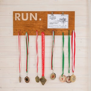 Running medal display, Wood medal hanger, Running medal rack, Marathon medal hanger, Medal and bib holder, Medal organizer Race medal holder