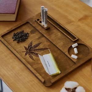 Vassoio per rollare personalizzato in legno, Vassoio per sigarette e canne, Vassoio per rollare il tabacco, Accessori per cannabis, Regalo per fumatoriб Accessori per fumatori