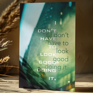 Sprüche Karte "I don't have to look good doing it" Postkarte Sprüche Reise Kunst Fotografie travel Motivation Freiheit analog Inspiration