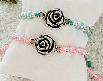 Pulsera de cuentas de perla y acero con dije de rosa y cierre ajustable, Pulsera para regalo mujer, Regalo para mama, Regalo de aniversario