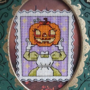 Pompoenmeisje Halloween postzegel kruissteekpatroon - spookachtig seizoen borduurwerk heks tovenaar - pdf direct downloaden - klein