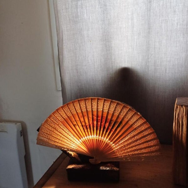 Lampe éventail en bois fait main