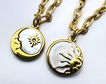 手作りの太陽と月をモチーフにしたパールネックレス – カスタムメイド 月と太陽モチーフパールのデザインネックレス