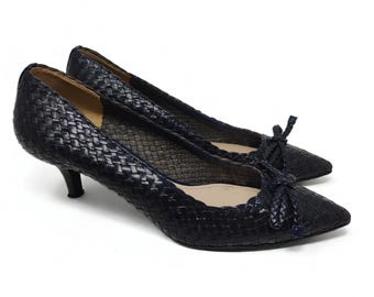 Zapatos de tacón bajo vintage de piel trenzada Prada con detalle de lazo, talla 40, estilo clásico.