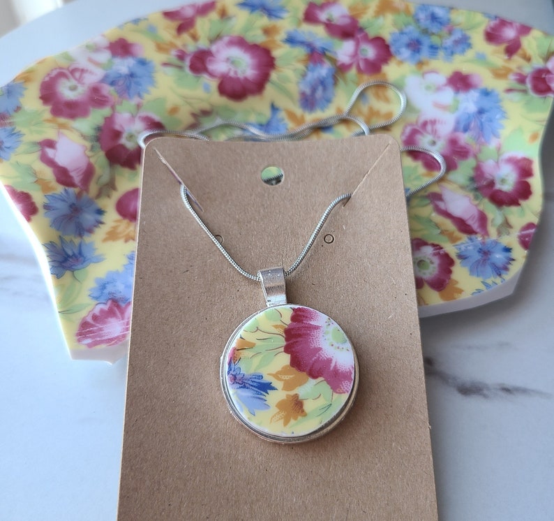 Broken China Pendant Necklace Floral statement jewelry made from dishes stainless steel chain Necklace afbeelding 1