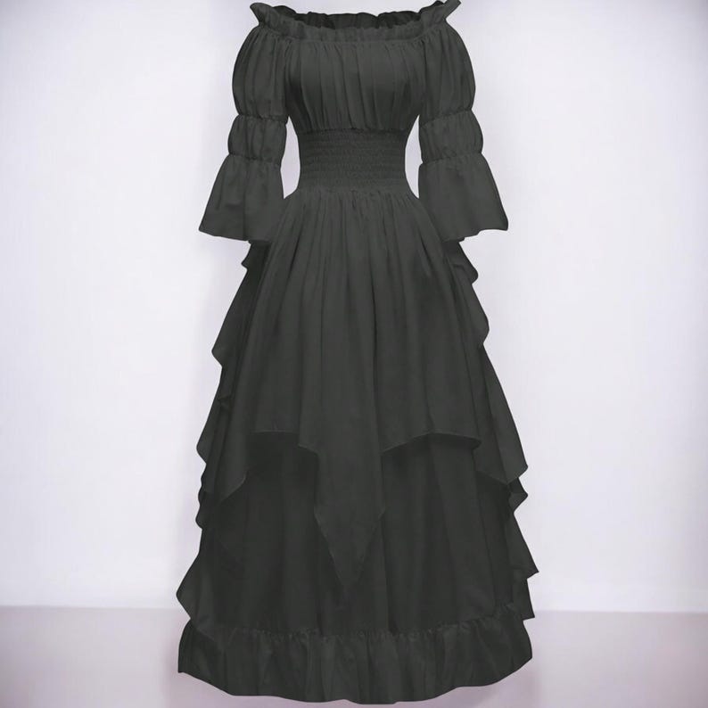 K&ouml;nnte beinhalten: Ein schwarzes, schulterfreies Kleid mit R&uuml;schen am Ausschnitt und langen, flie&szlig;enden &Auml;rmeln. Das Kleid hat ein tailliertes Oberteil und einen Stufenrock.