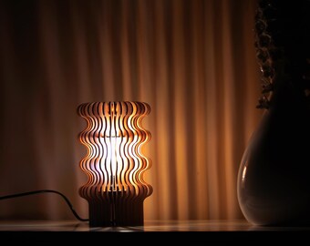 Kabuff Welle – Skulpturlampa i naturlig björk, italienskt hantverk, designat atmosfäriskt ljus inspirerat av Ultrafragola