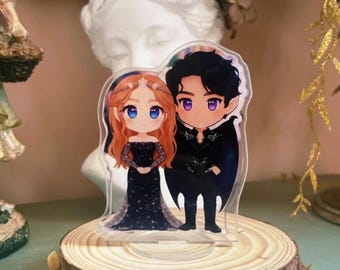Standee Rhysand and Feyre. Rowan and Aelin. Limit. Throne of glass.