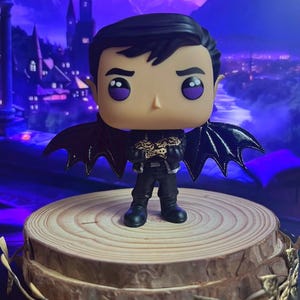 Funko Pop do Rhysand. Observação: