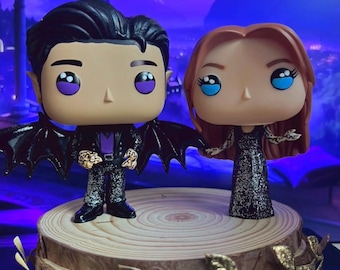 Rhysand and Feyre Funko Pop. Note.
